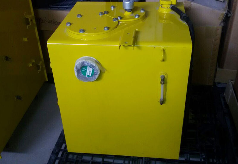 PC300-7液（yè）壓油箱（xiāng）